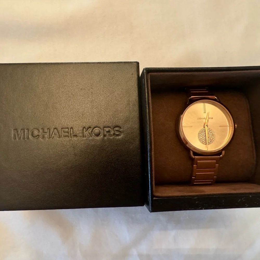 Michael Kors Woman’s Watch - Picture 3 of 4